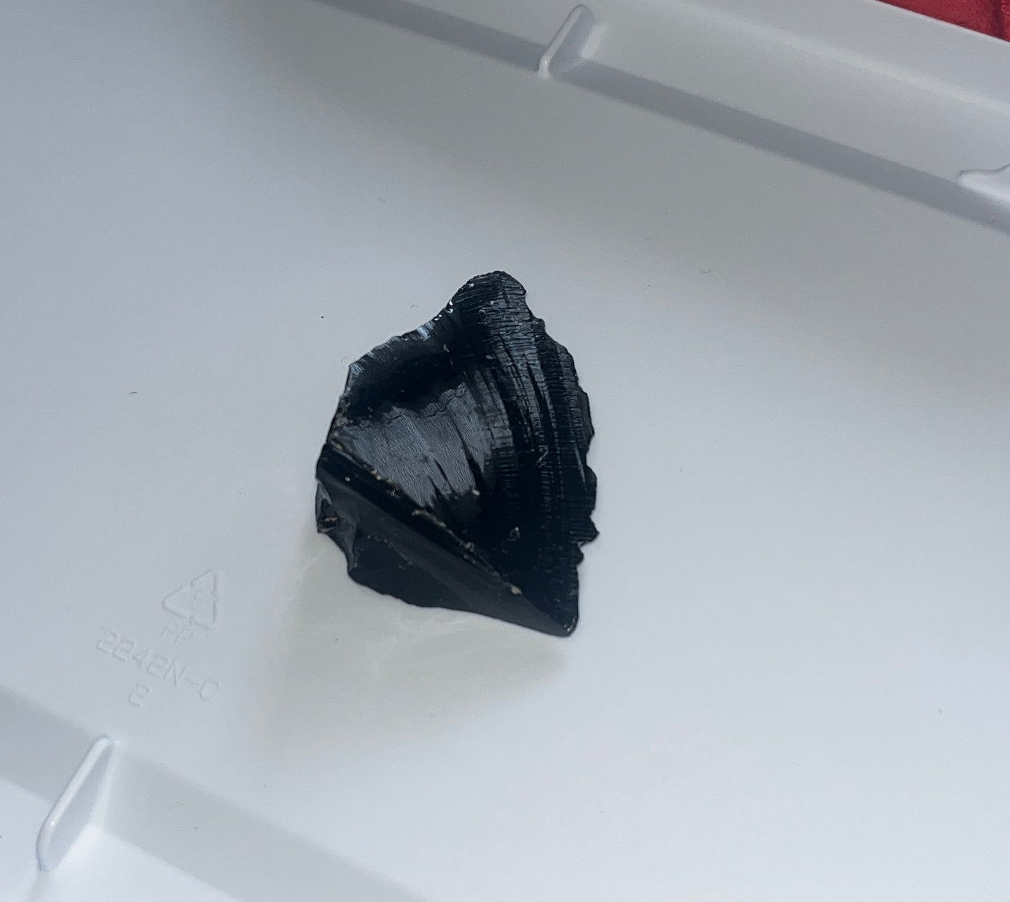 Raw obsidian• Protection • Grounding • Truth