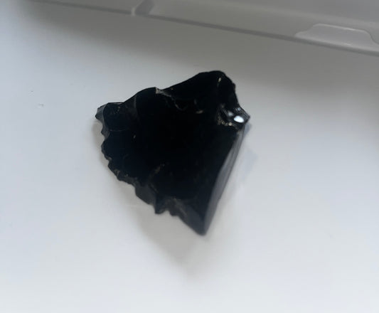 Raw obsidian• Protection • Grounding • Truth